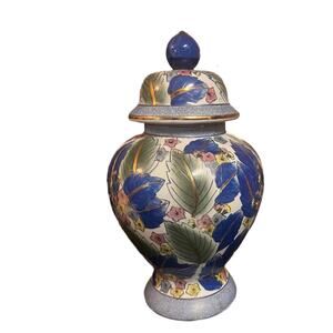 15" Chinese Porcelain Ginger Jar & Lid, Floral Tobacco Leaf Pattern